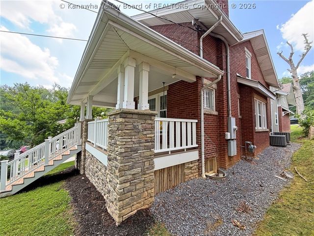 617 Fort Hill Drive, Charleston, WV 25314