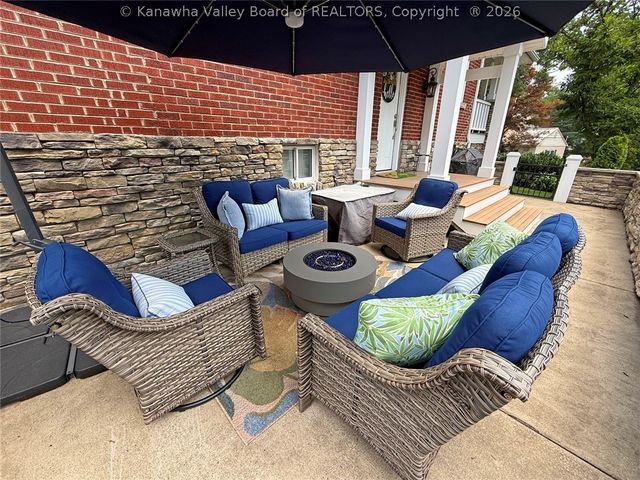 617 Fort Hill Drive, Charleston, WV 25314