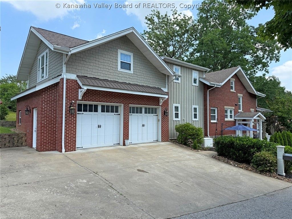 617 Fort Hill Drive, Charleston, WV 25314