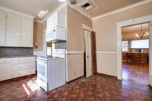 928 N Stockton St, Stockton, CA 95203