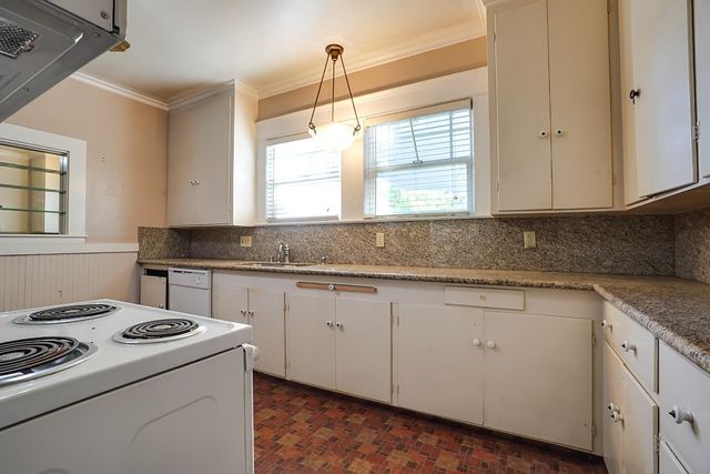 928 N Stockton St, Stockton, CA 95203