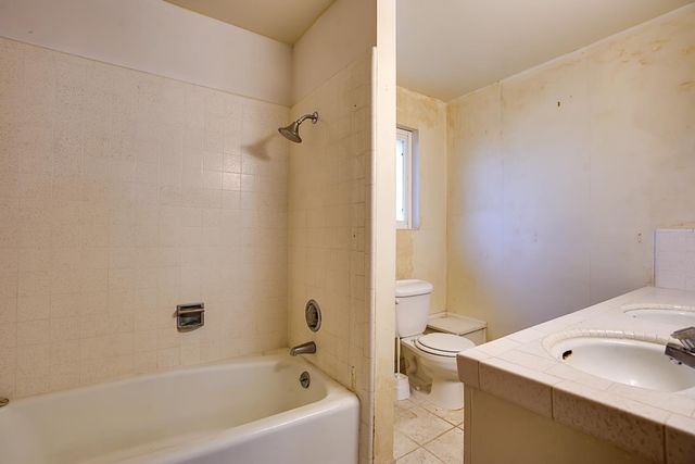 928 N Stockton St, Stockton, CA 95203