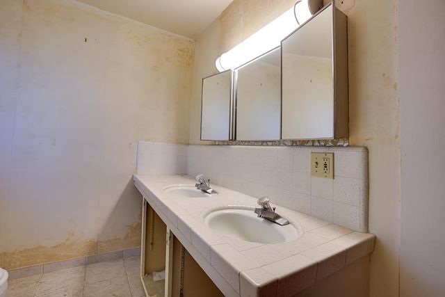 928 N Stockton St, Stockton, CA 95203