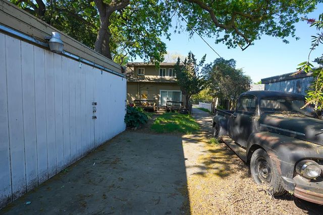 928 N Stockton St, Stockton, CA 95203