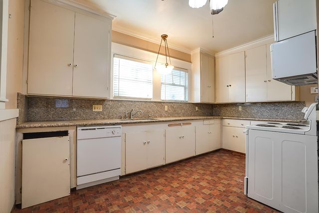 928 N Stockton St, Stockton, CA 95203