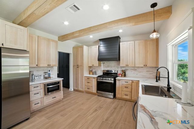 280 Bali Hai Lane, Bastrop, TX 78602