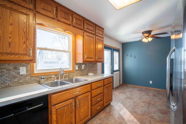 825 Belle Street, Waterloo, IA 50702