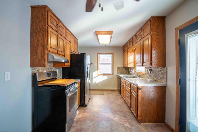 825 Belle Street, Waterloo, IA 50702