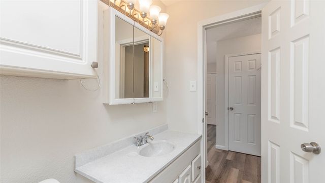 837 Yale Avenue, Lewisville, TX 75057