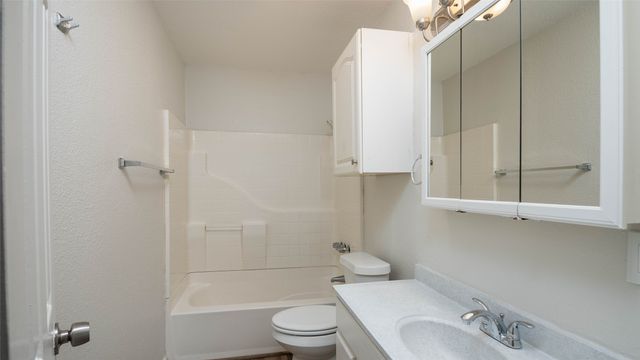 837 Yale Avenue, Lewisville, TX 75057