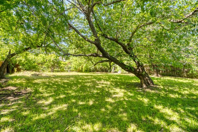 837 Yale Avenue, Lewisville, TX 75057