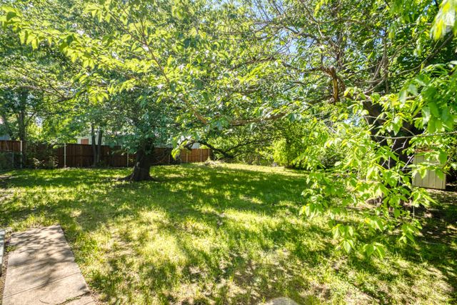 837 Yale Avenue, Lewisville, TX 75057