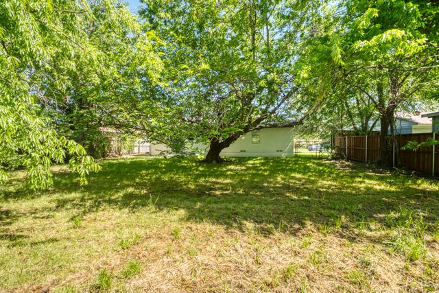 837 Yale Avenue, Lewisville, TX 75057