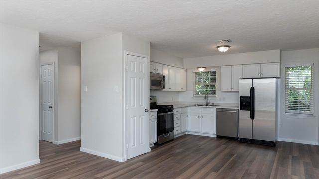 837 Yale Avenue, Lewisville, TX 75057