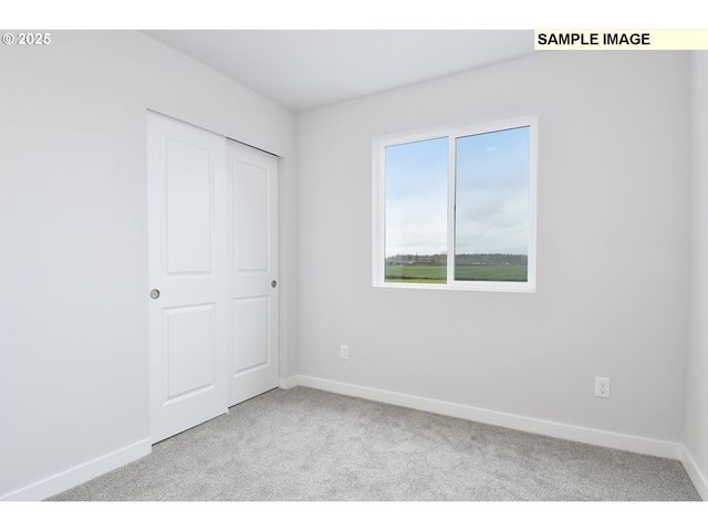 1211 PARKSIDE Ave, Woodburn, OR 97071