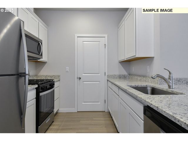 1211 PARKSIDE Ave, Woodburn, OR 97071