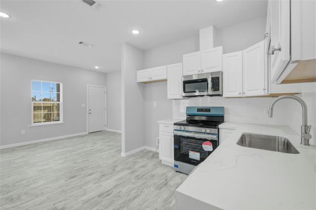 1107 W 2nd Street, Freeport, TX 77541