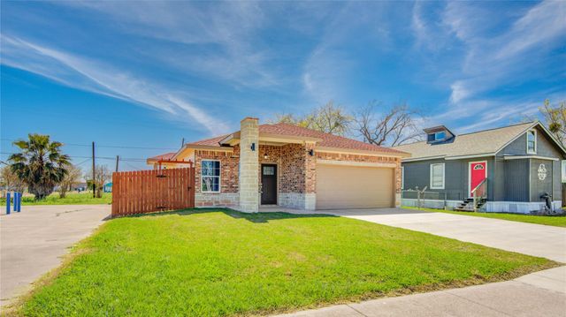 1107 W 2nd Street, Freeport, TX 77541