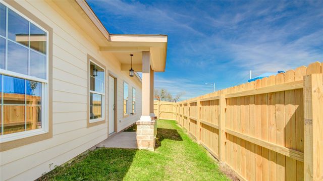 1107 W 2nd Street, Freeport, TX 77541