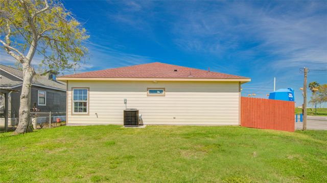 1107 W 2nd Street, Freeport, TX 77541