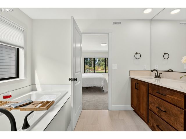17115 Ne 83RD St, Vancouver, WA 98682