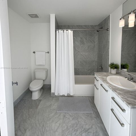 253 NE 2nd St 318, Miami, FL 33132