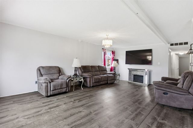 170 Beyne Street, Mount Clemens, MI 48043