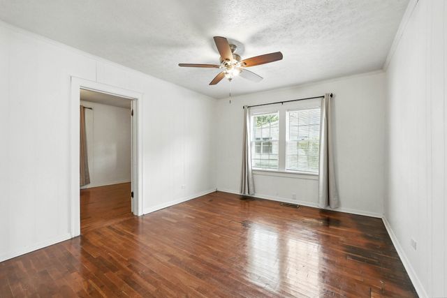 735 Gracey Ave, Clarksville, TN 37040