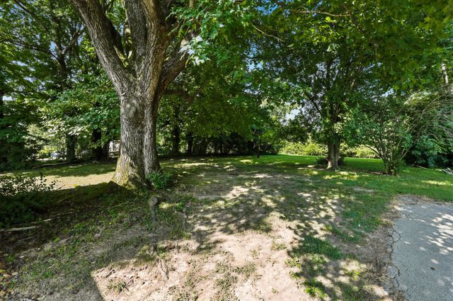 735 Gracey Ave, Clarksville, TN 37040