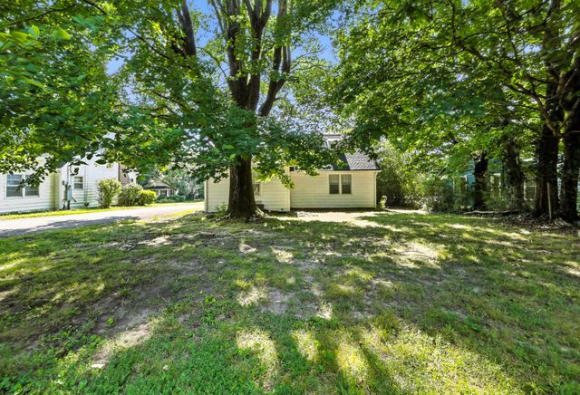 735 Gracey Ave, Clarksville, TN 37040