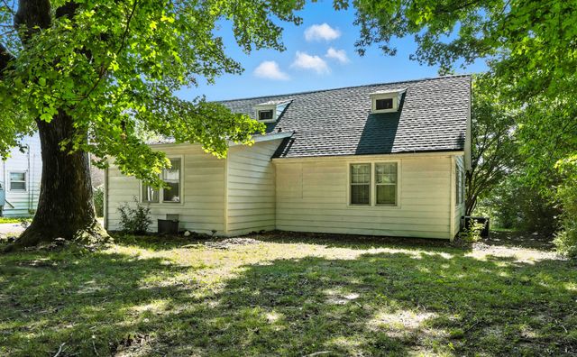 735 Gracey Ave, Clarksville, TN 37040