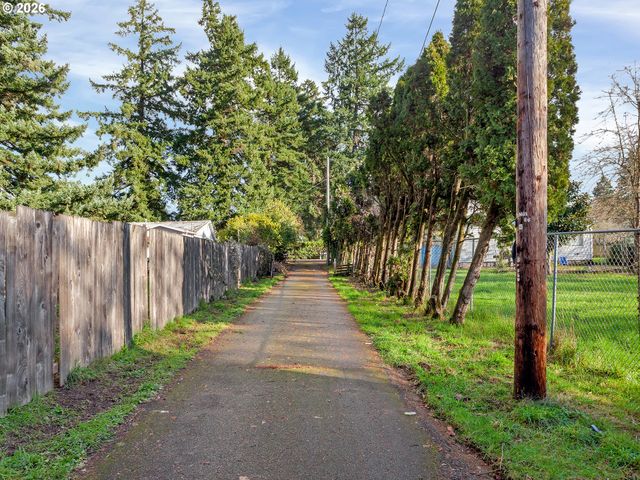 14601 Se RIVER Rd, Milwaukie, OR 97267