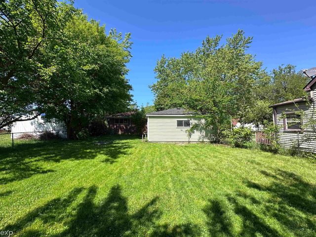21746 Wellington Avenue, Warren, MI 48089