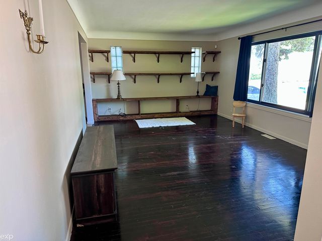 21746 Wellington Avenue, Warren, MI 48089