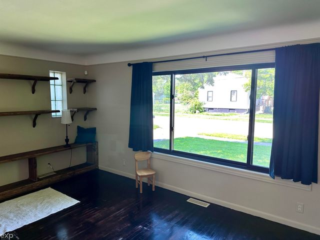 21746 Wellington Avenue, Warren, MI 48089
