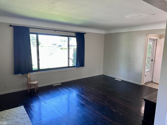 21746 Wellington Avenue, Warren, MI 48089
