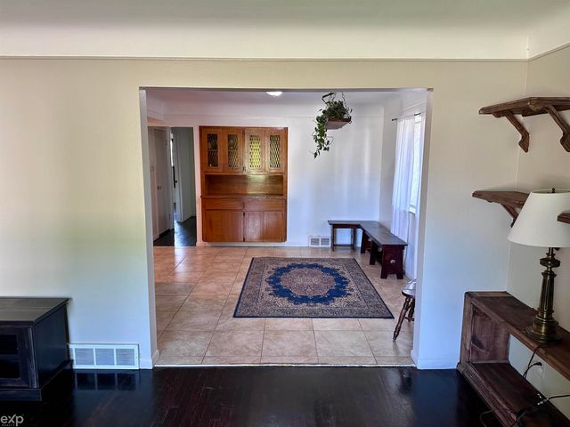 21746 Wellington Avenue, Warren, MI 48089