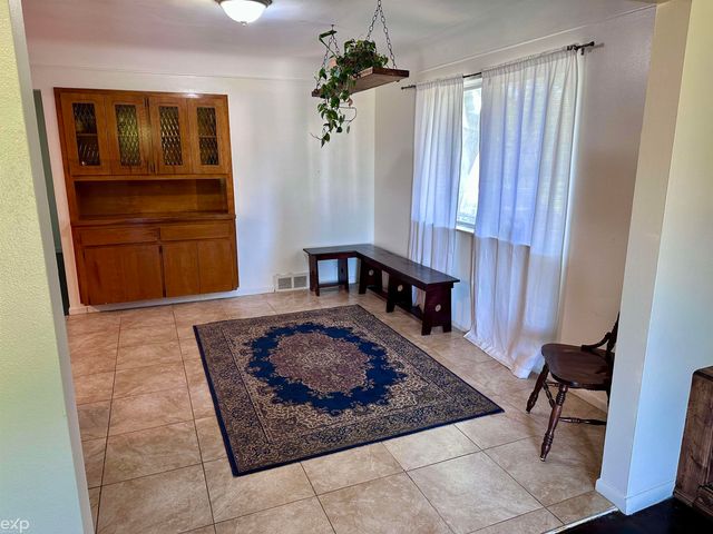 21746 Wellington Avenue, Warren, MI 48089