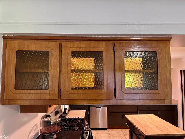 21746 Wellington Avenue, Warren, MI 48089