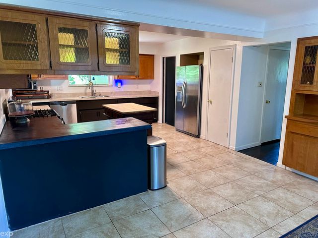 21746 Wellington Avenue, Warren, MI 48089
