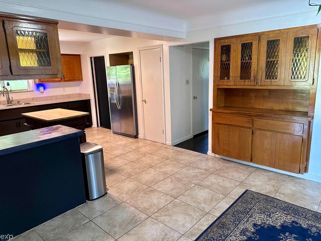 21746 Wellington Avenue, Warren, MI 48089