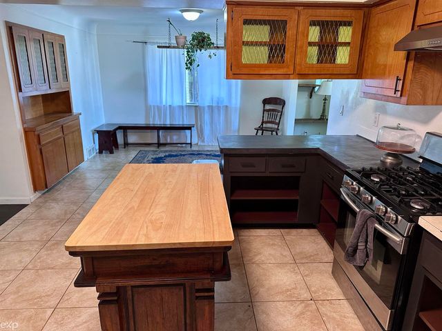 21746 Wellington Avenue, Warren, MI 48089