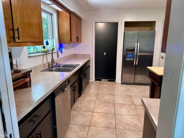21746 Wellington Avenue, Warren, MI 48089