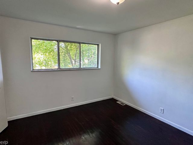 21746 Wellington Avenue, Warren, MI 48089