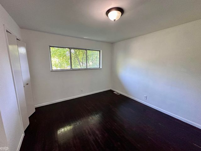 21746 Wellington Avenue, Warren, MI 48089