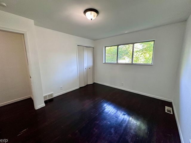 21746 Wellington Avenue, Warren, MI 48089