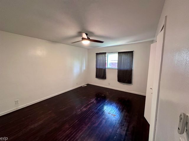 21746 Wellington Avenue, Warren, MI 48089