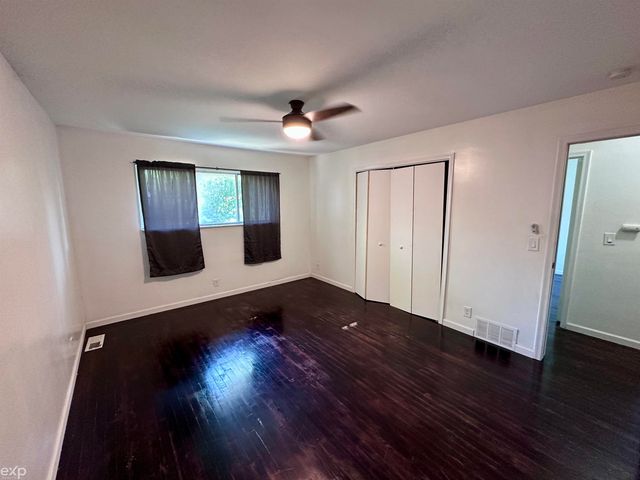 21746 Wellington Avenue, Warren, MI 48089