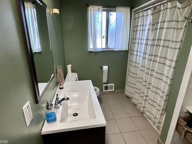 21746 Wellington Avenue, Warren, MI 48089