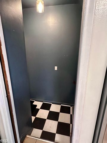 21746 Wellington Avenue, Warren, MI 48089